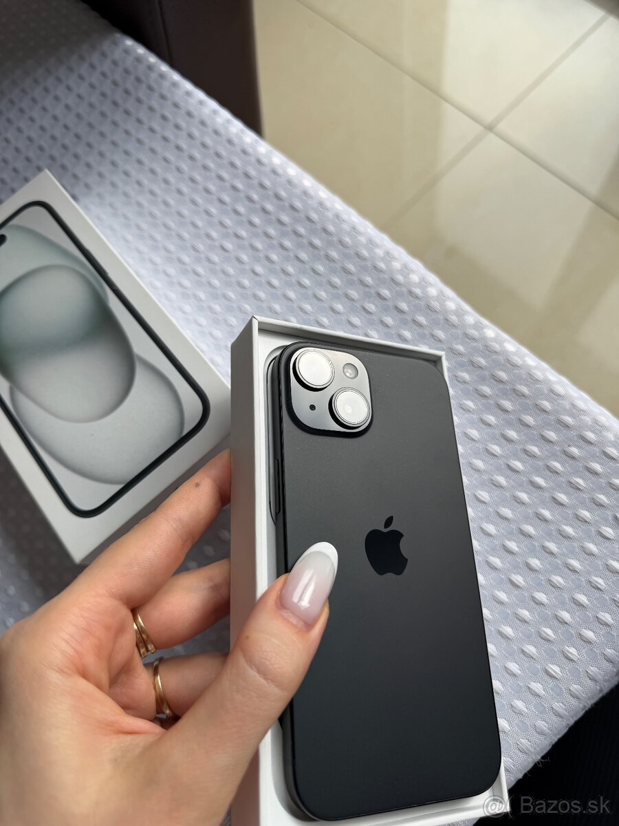 Predám iPhone 15 256GB-čierna