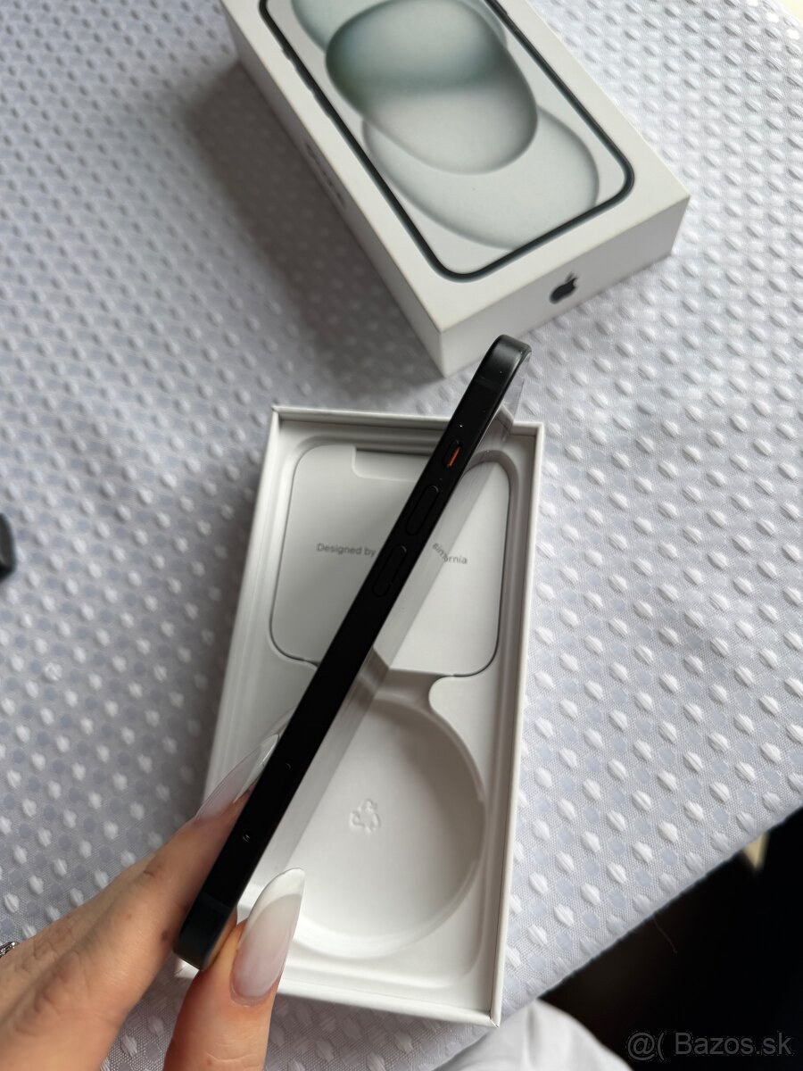 Predám iPhone 15 256GB-čierna