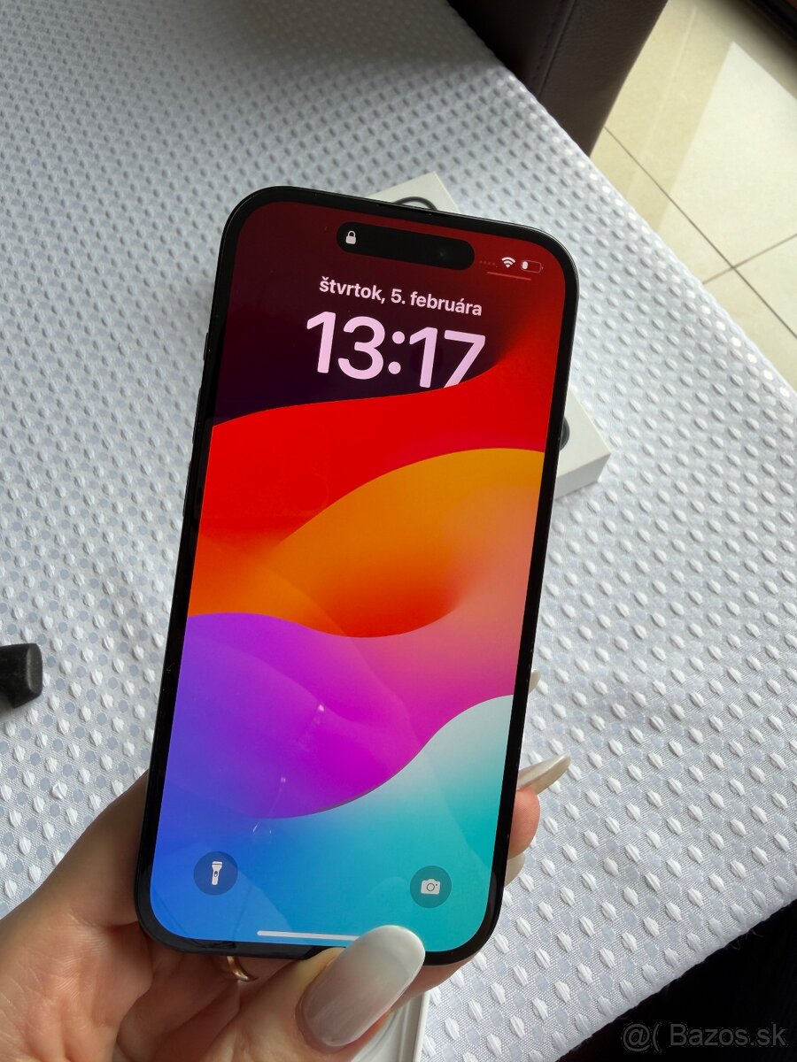 Predám iPhone 15 256GB-čierna