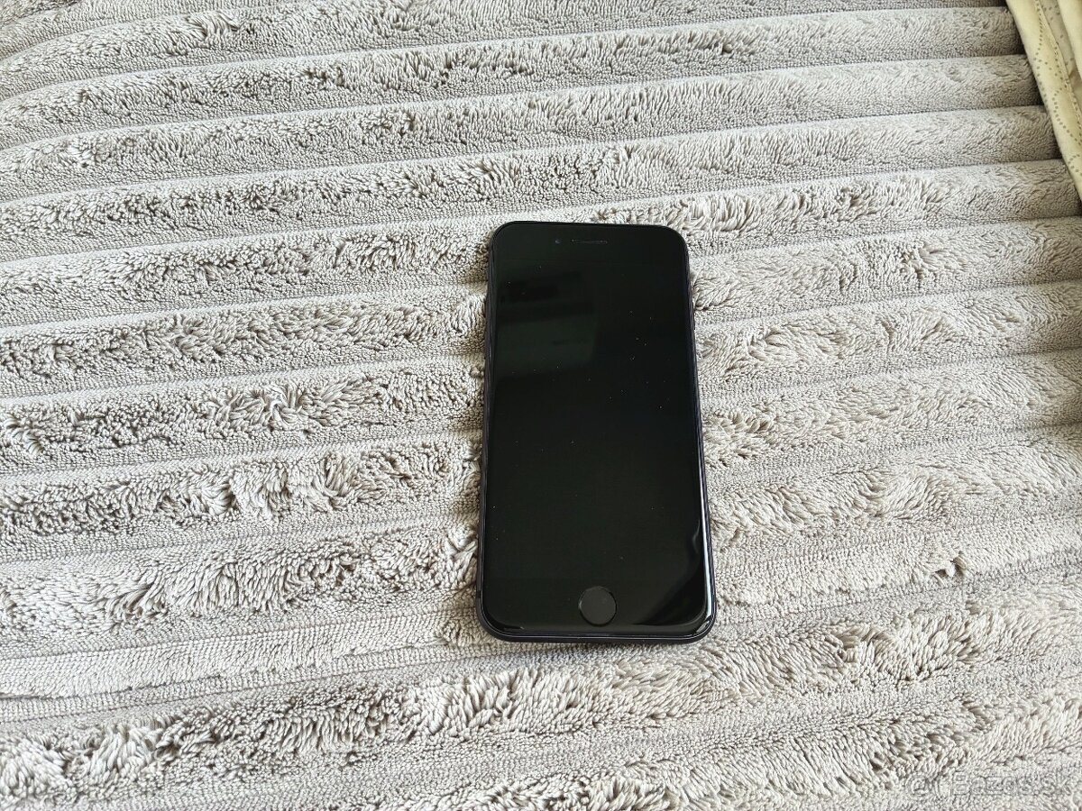 📱 iPhone 8 64GB Space Gray – ako nový, bez škrabancov