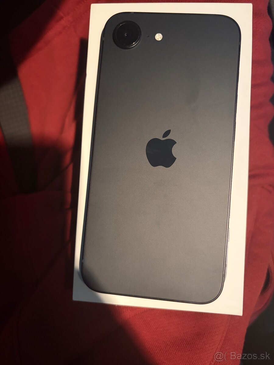 Predám IPhone 16 black 128gb záruka do 11/26
