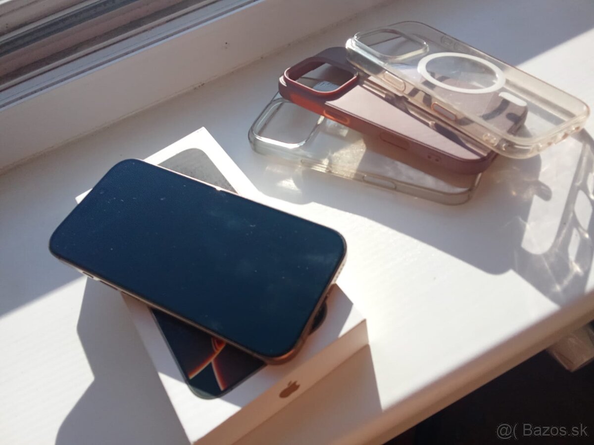 Predám Apple iPad Air 13” M2 (2024) 128 GB Wi-Fi + Cellular