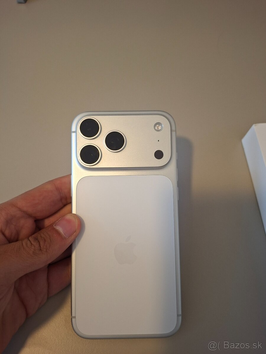IPhone 17 Pro Max 256 GB strieborný – 21 mesiacov záruka