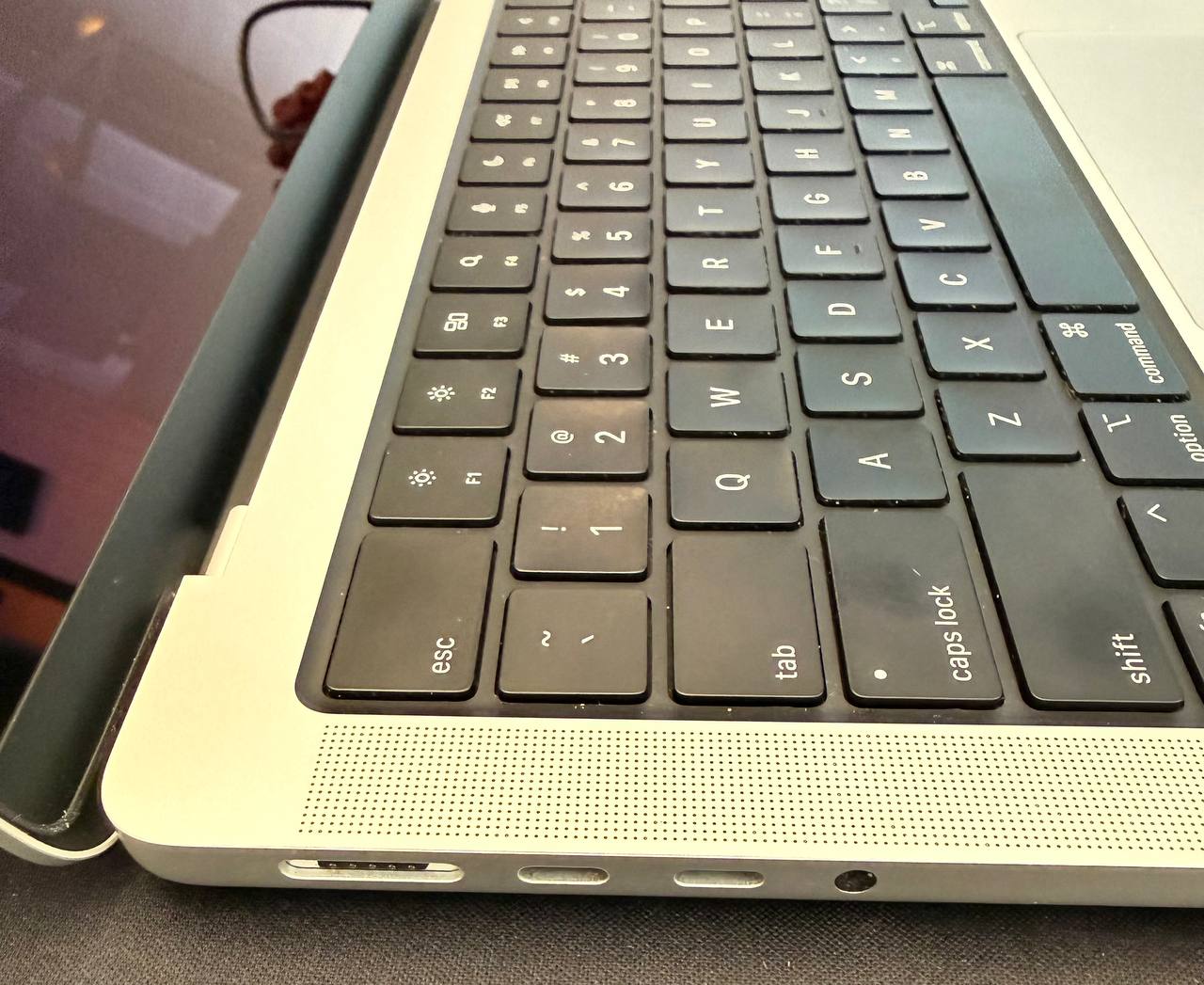 MacBook Pro 14″ M4 • 24GB RAM • 512GB SSD • Silver