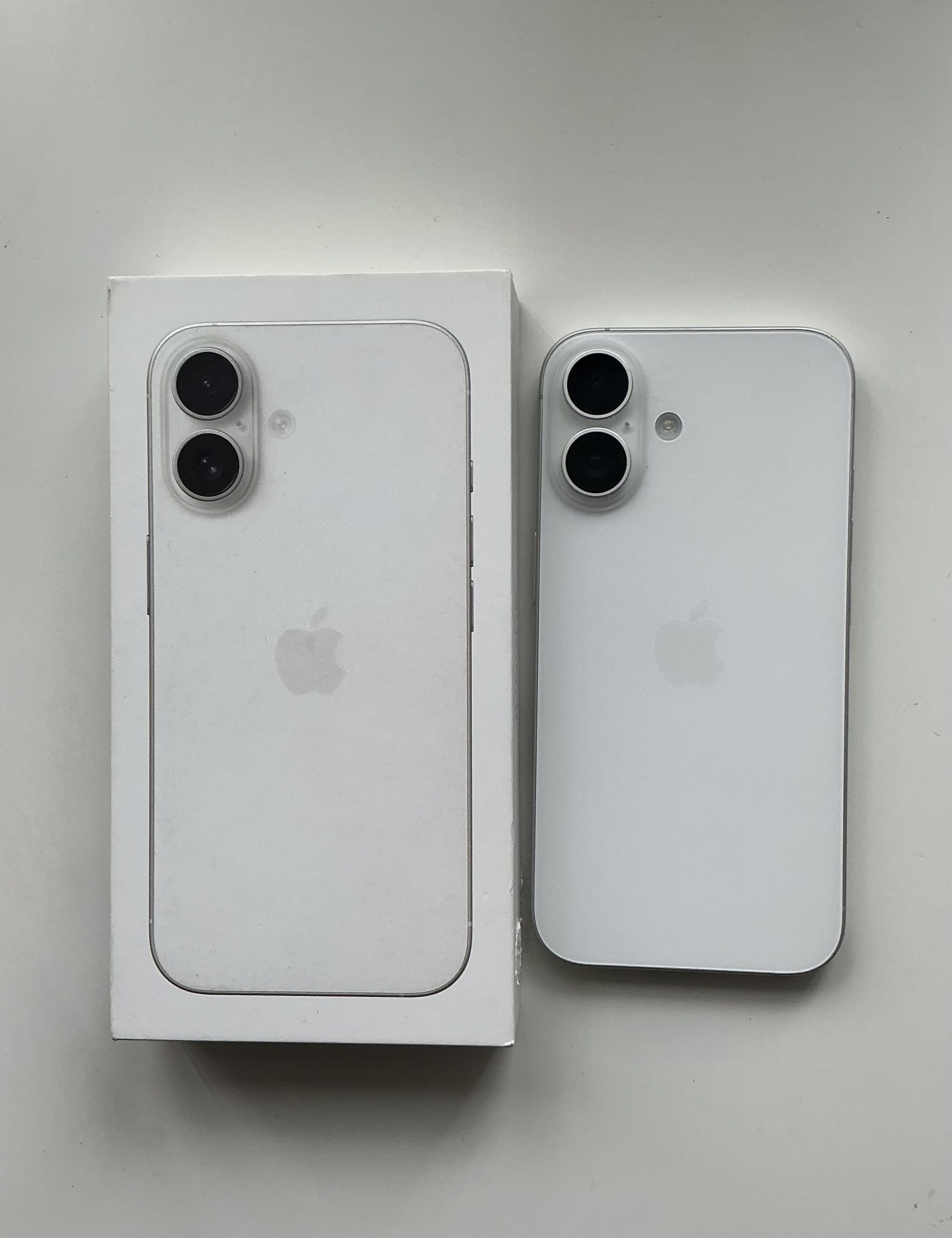 iPhone 16 256GB White