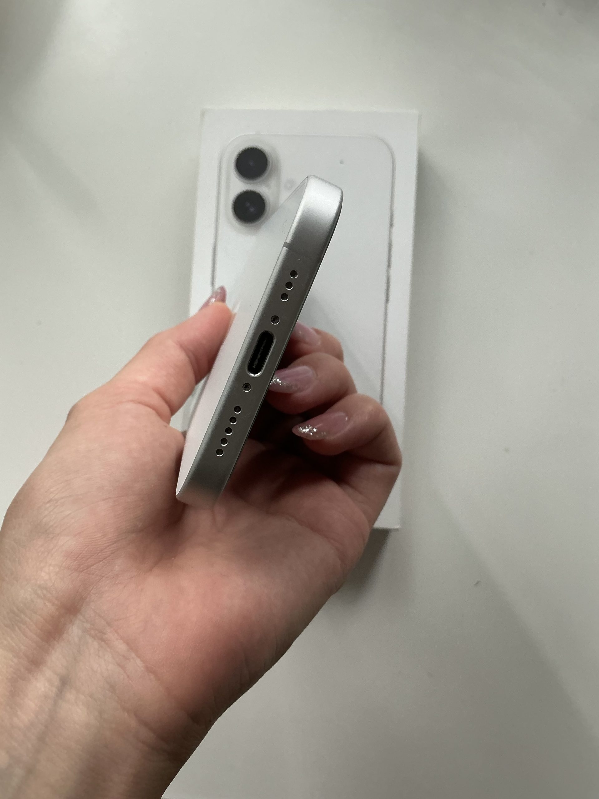 iPhone 16 256GB White