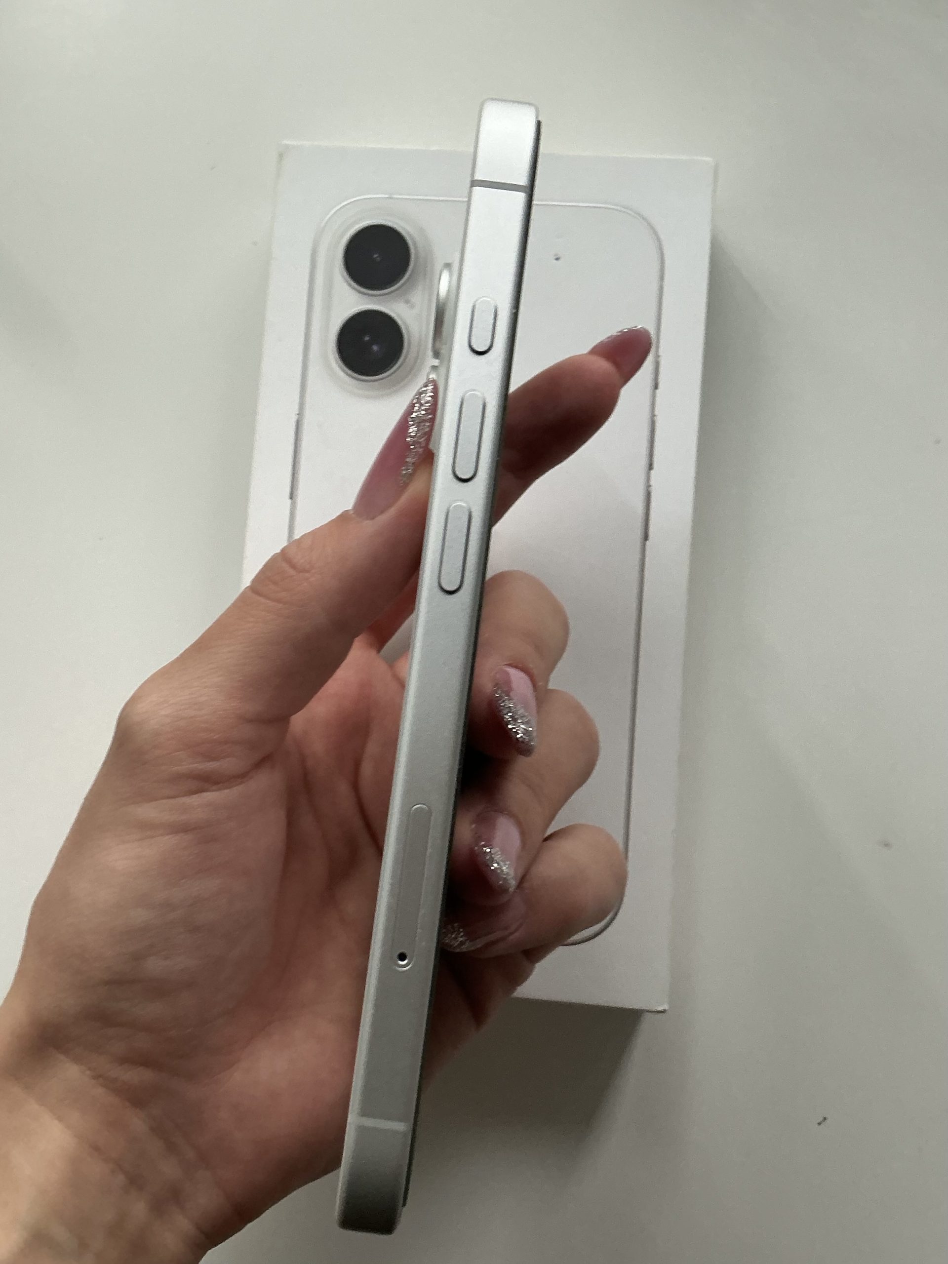 iPhone 16 256GB White
